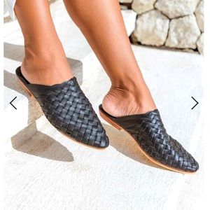 **New** St. Agni Paris black woven mules-size 36(size 6)